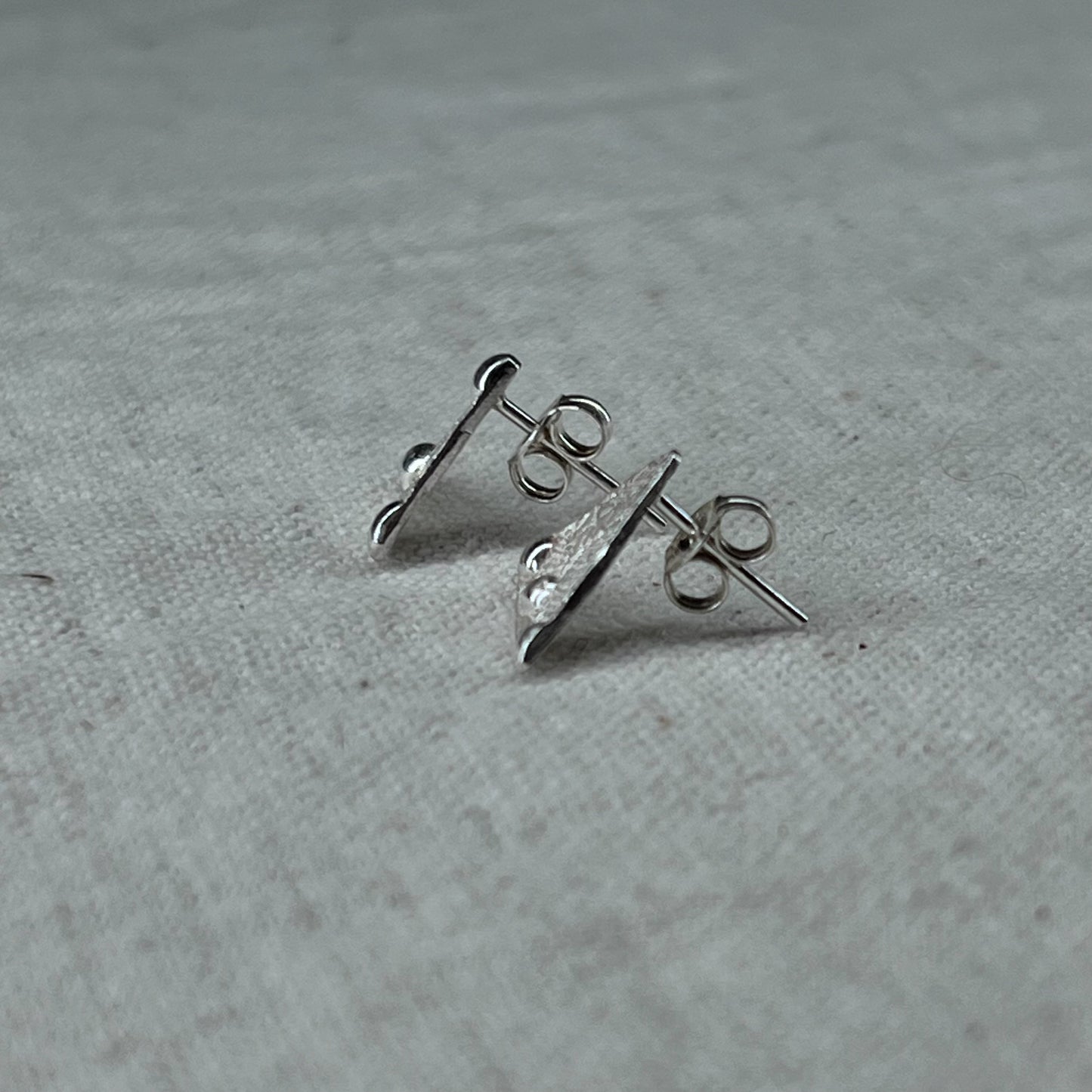 Silver lace pattern triangle earrings