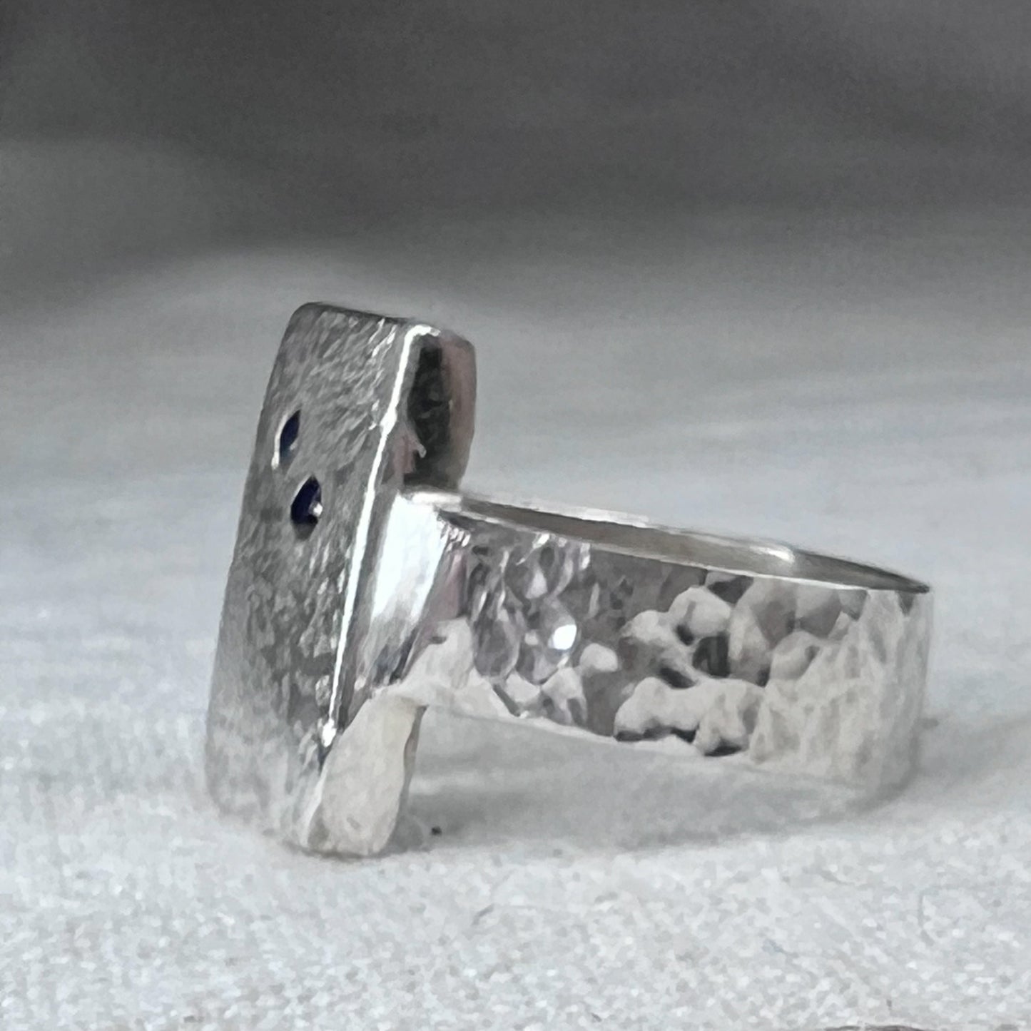 Rings I Finger Adornment I Signet with Sapphires